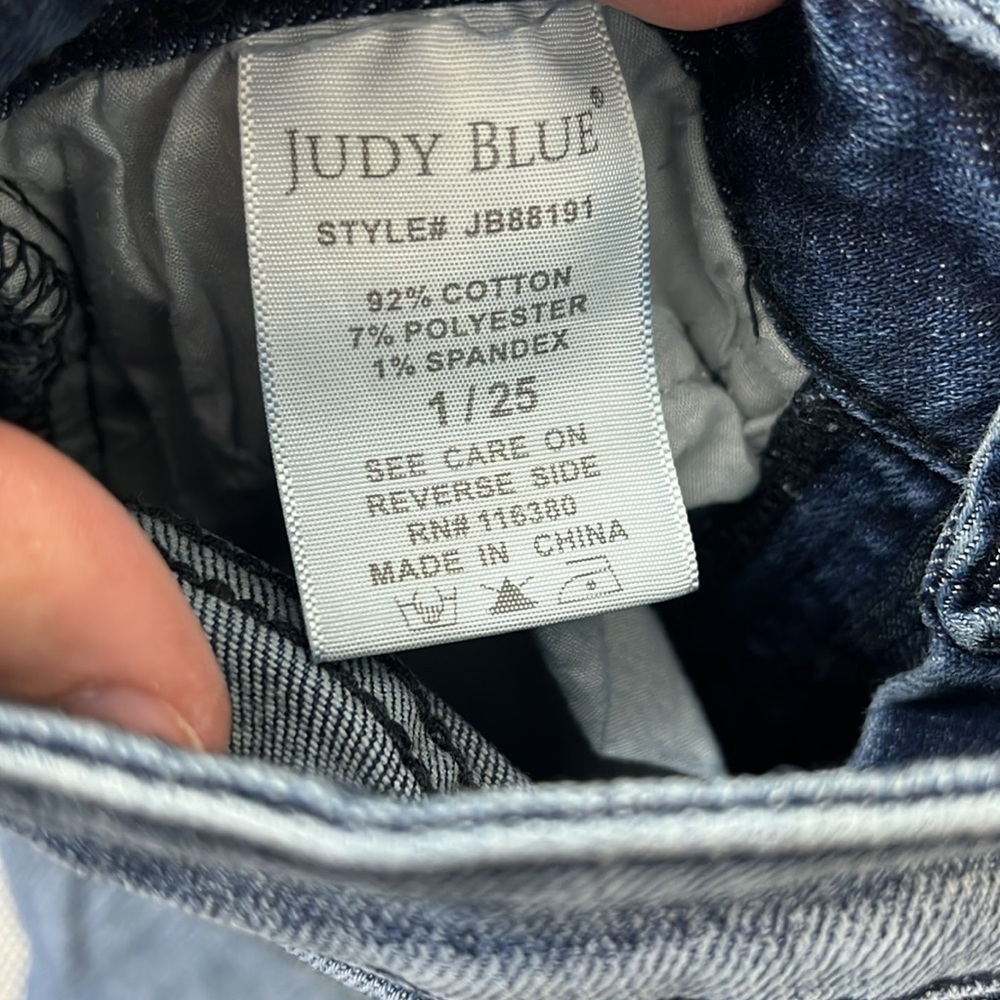 Judy Blue Relaxed Fit Frayed Hem Skinny Jeans Size 1 /‎ 25 - Picture 4 of 4